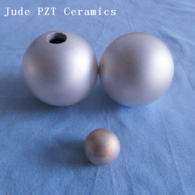 Produit en forme de sphère et d'hémisphère en céramique piézoélectrique